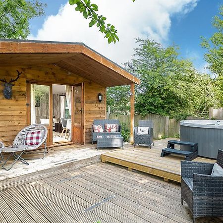 The Log Cabin With Private Hot Tub, Bath Villa Kültér fotó